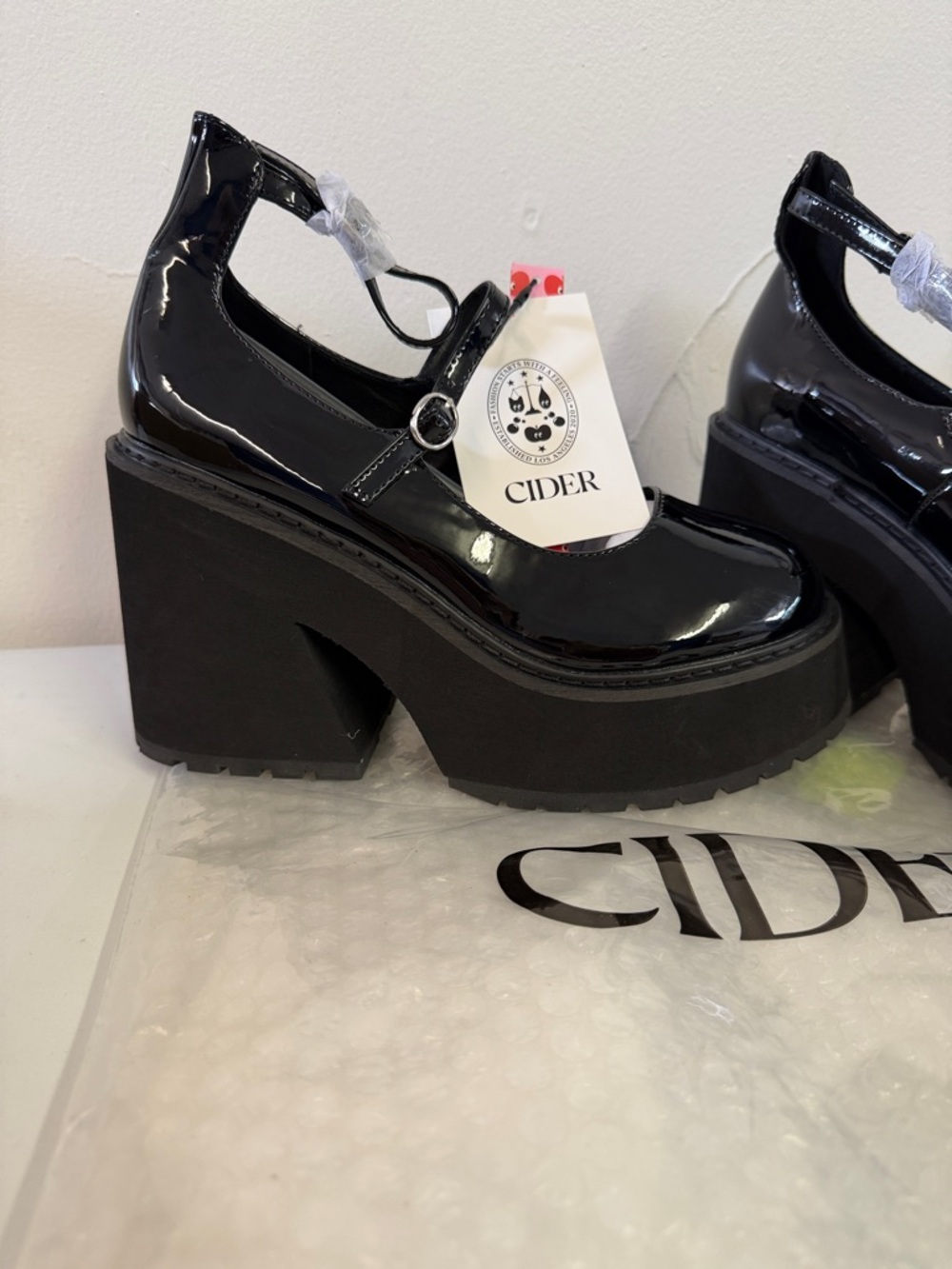 NWT Cider Black Patent Platform Mary Jane Heels - Picture 4 of 4